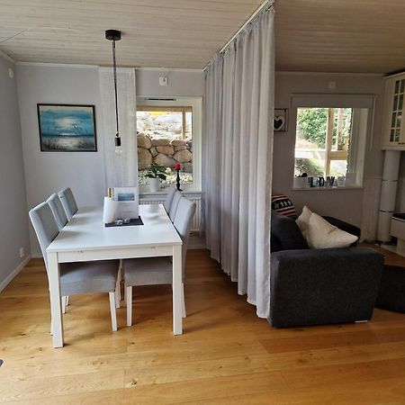 Skaergardsidyll Pa Bjoerkoe Med Gangavstand Till Havet Skarvik Ngoại thất bức ảnh
